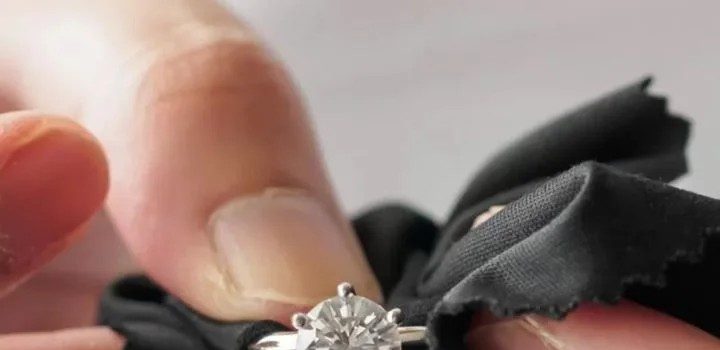 does cubic zirconia tarnish